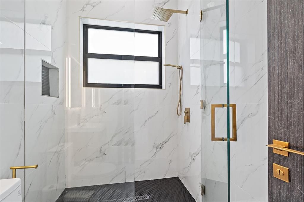 待售: $2,999,000 (4 贝兹, 4 浴室, 3960 平方英尺)