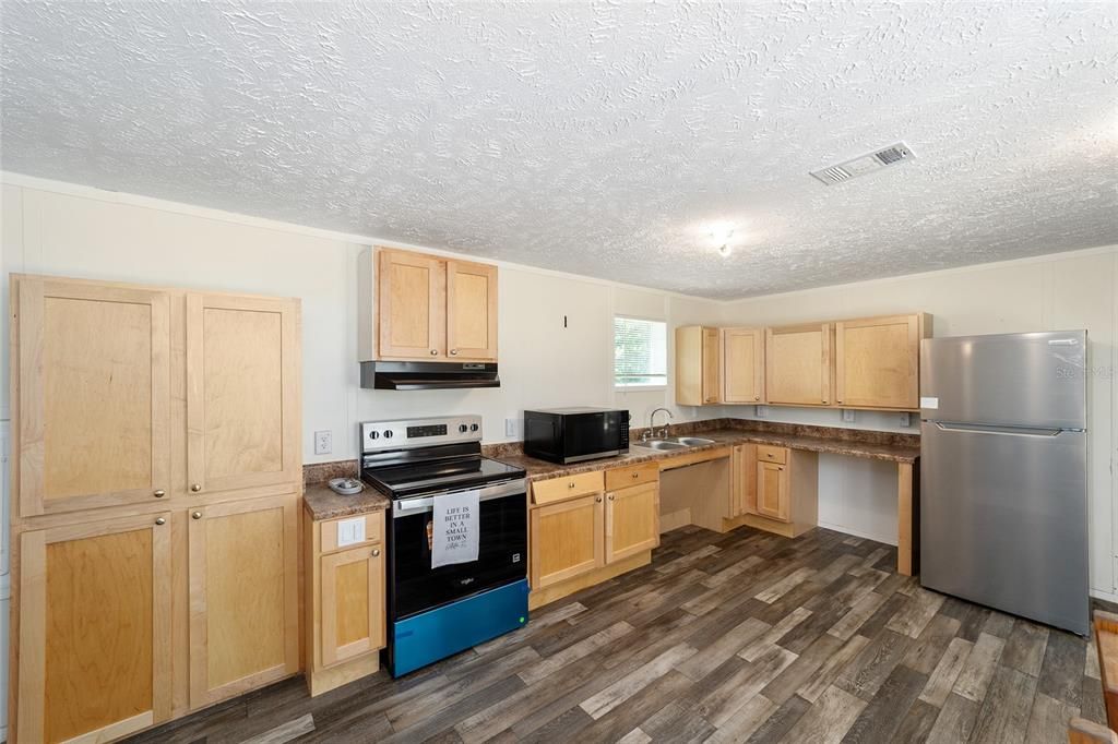 待售: $129,000 (3 贝兹, 2 浴室, 958 平方英尺)