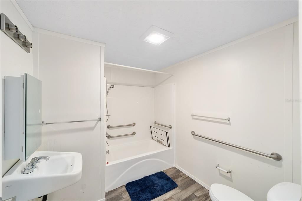 待售: $129,000 (3 贝兹, 2 浴室, 958 平方英尺)