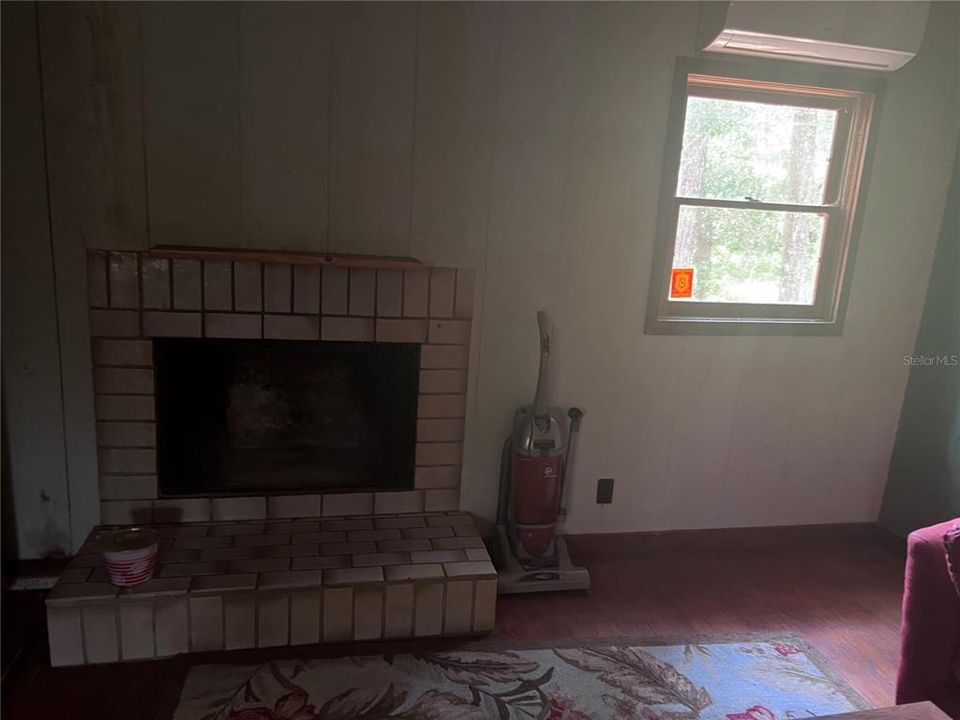 Active With Contract: $159,000 (2 beds, 1 baths, 756 Square Feet)