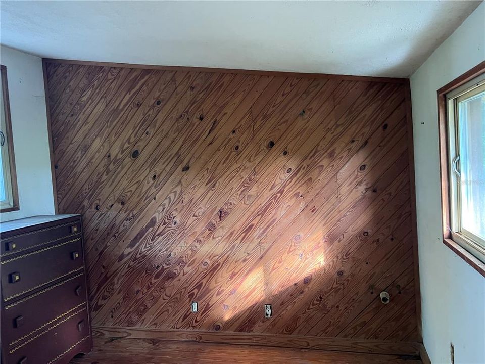 Active With Contract: $159,000 (2 beds, 1 baths, 756 Square Feet)