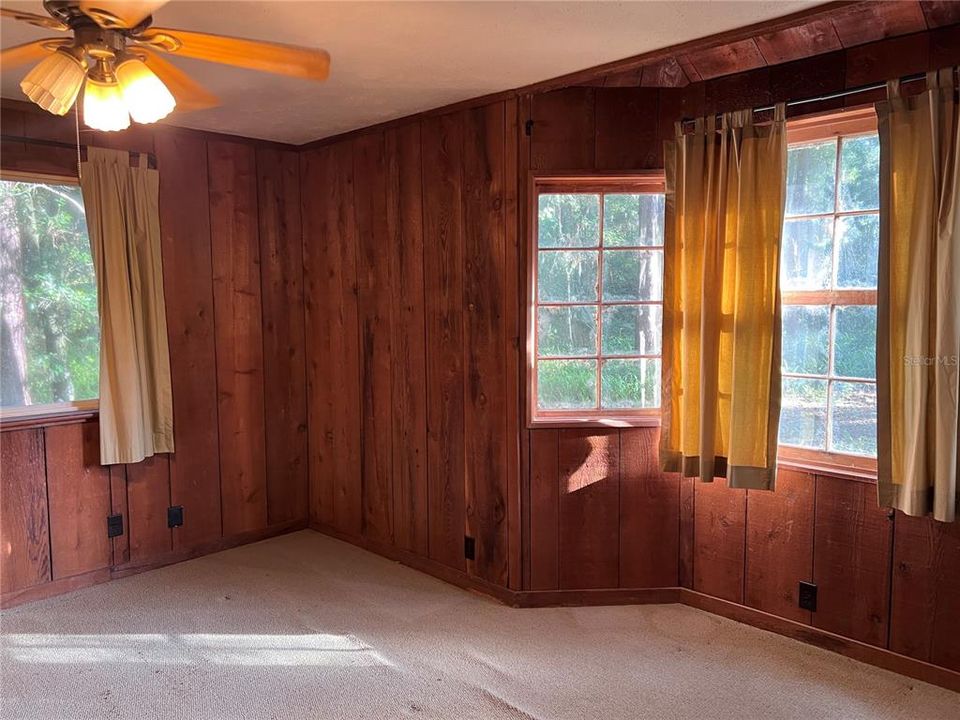 Active With Contract: $159,000 (2 beds, 1 baths, 756 Square Feet)