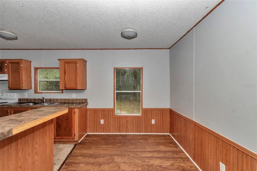 For Sale: $399,900 (6 beds, 4 baths, 2478 Square Feet)