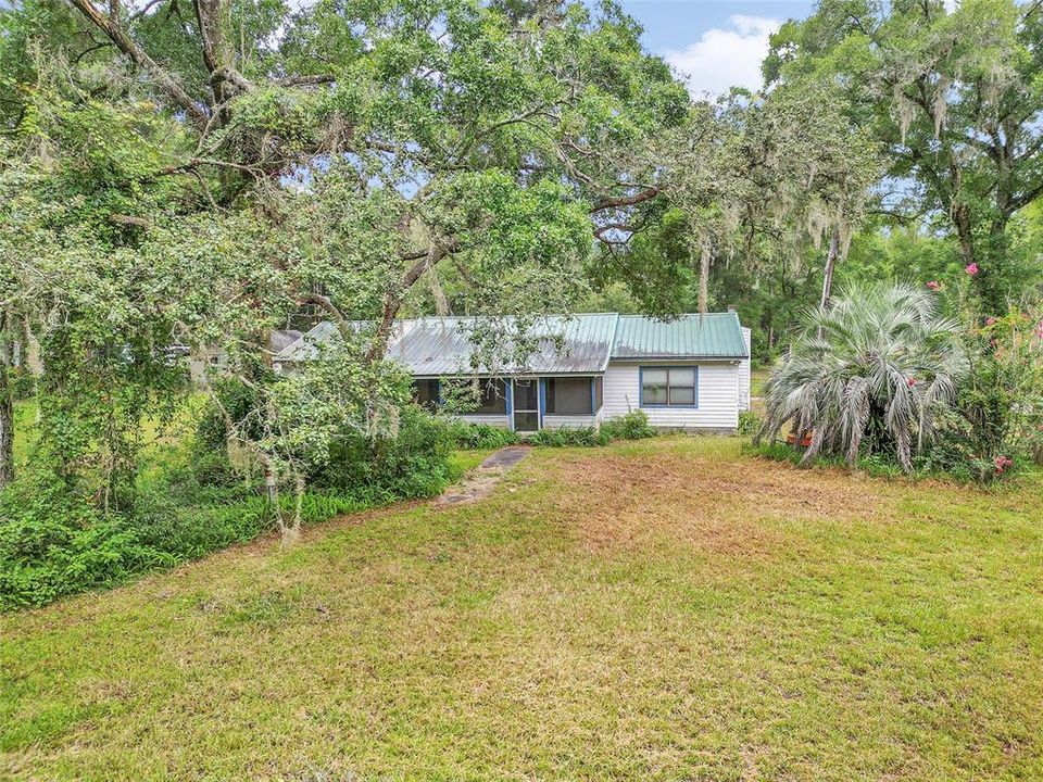 For Sale: $399,900 (6 beds, 4 baths, 2478 Square Feet)