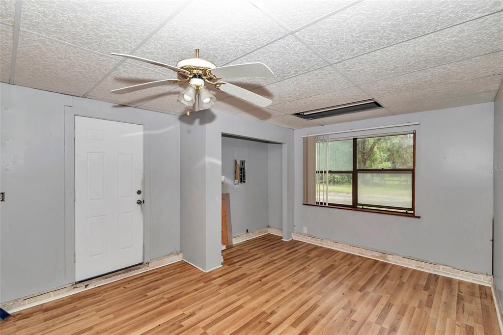 For Sale: $399,900 (6 beds, 4 baths, 2478 Square Feet)