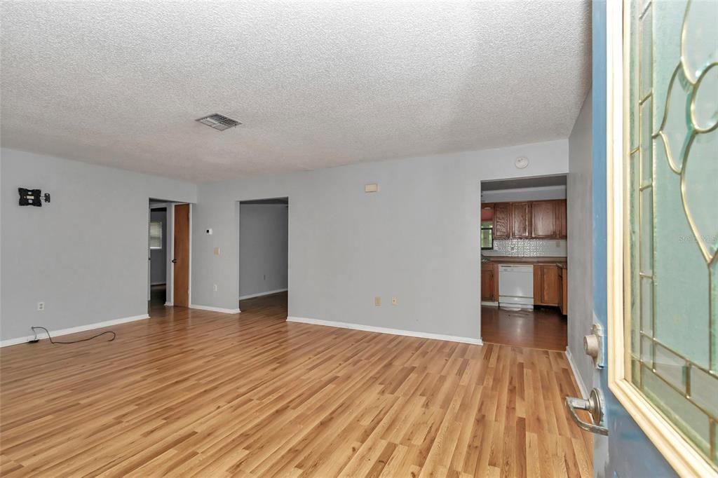 For Sale: $399,900 (6 beds, 4 baths, 2478 Square Feet)