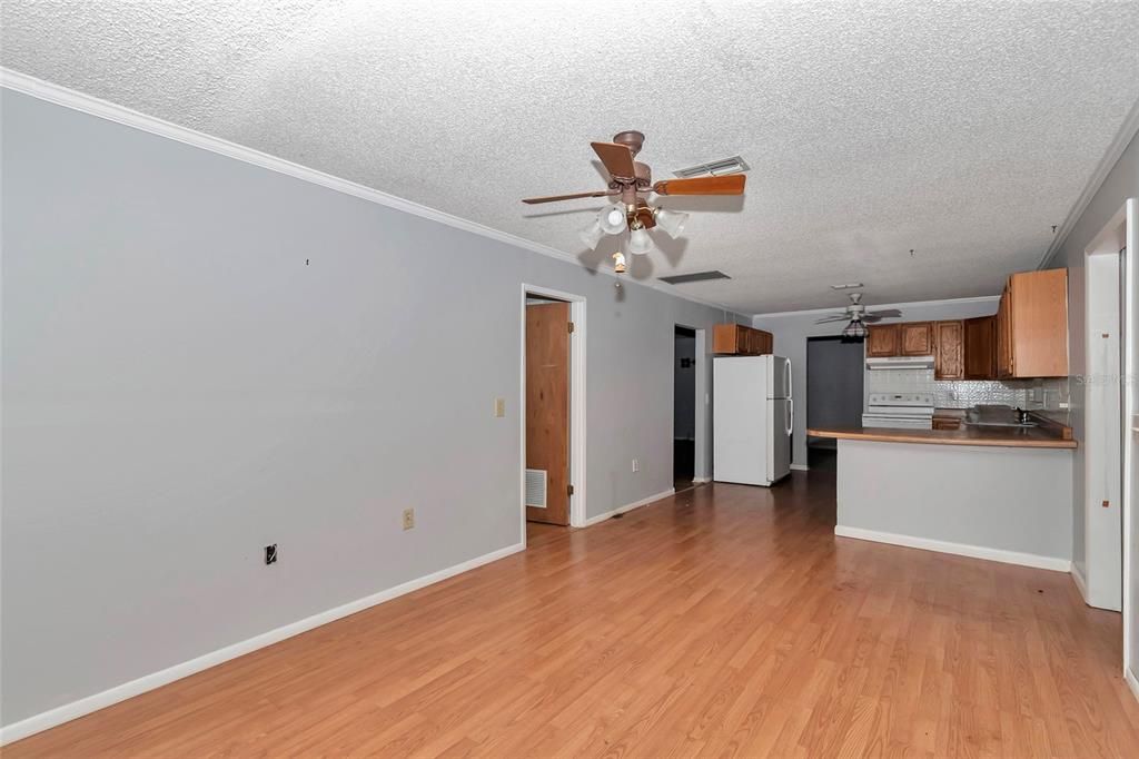 For Sale: $399,900 (6 beds, 4 baths, 2478 Square Feet)