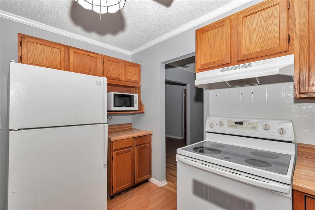 For Sale: $399,900 (6 beds, 4 baths, 2478 Square Feet)