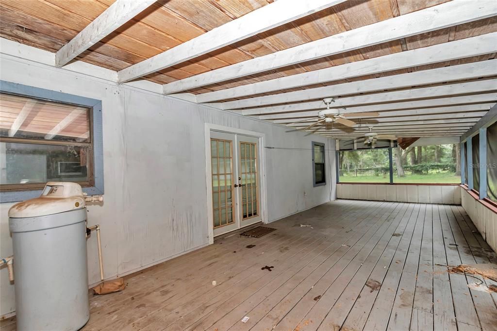 For Sale: $399,900 (6 beds, 4 baths, 2478 Square Feet)