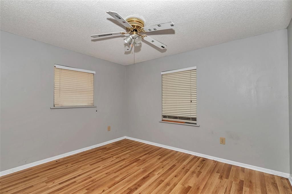 For Sale: $399,900 (6 beds, 4 baths, 2478 Square Feet)