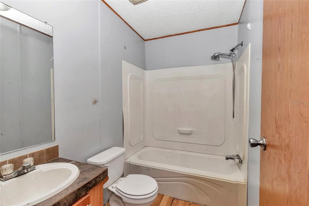 For Sale: $399,900 (6 beds, 4 baths, 2478 Square Feet)