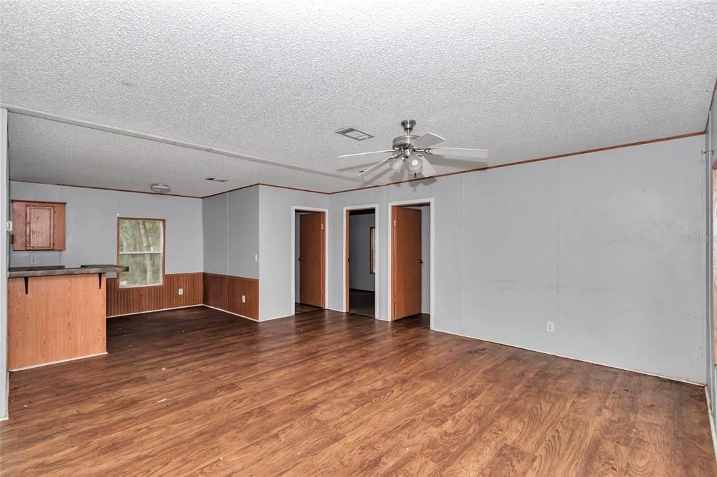 For Sale: $399,900 (6 beds, 4 baths, 2478 Square Feet)