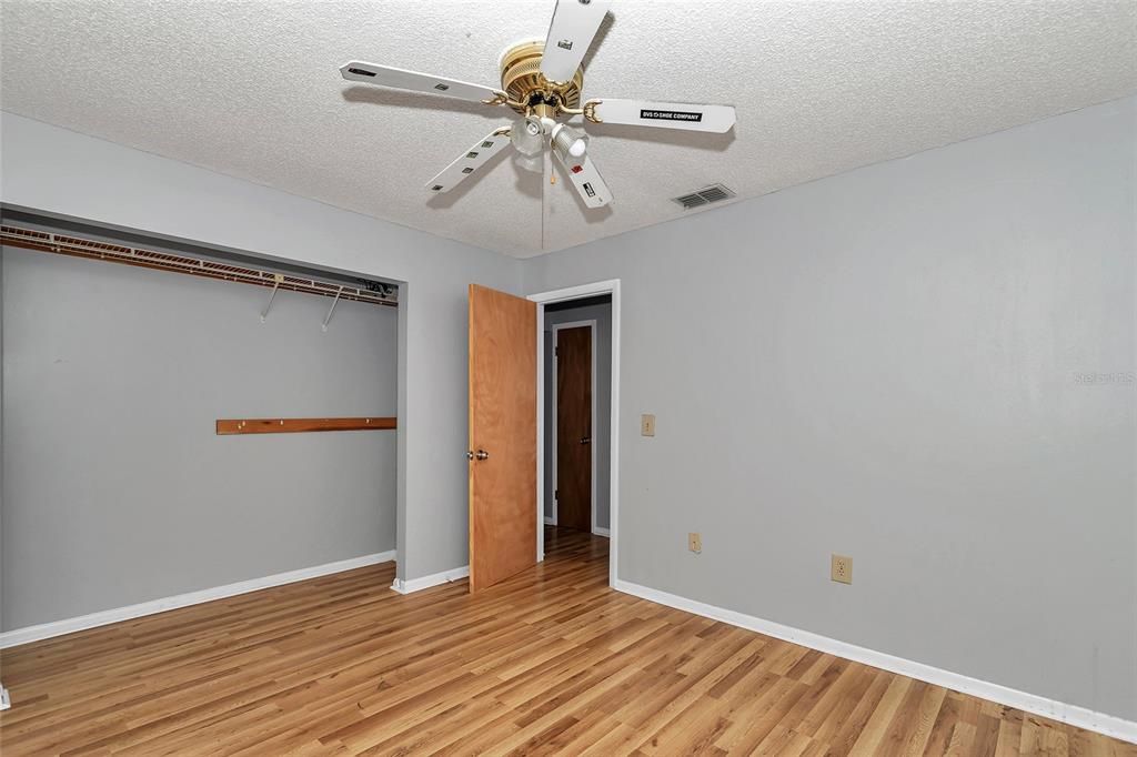 For Sale: $399,900 (6 beds, 4 baths, 2478 Square Feet)