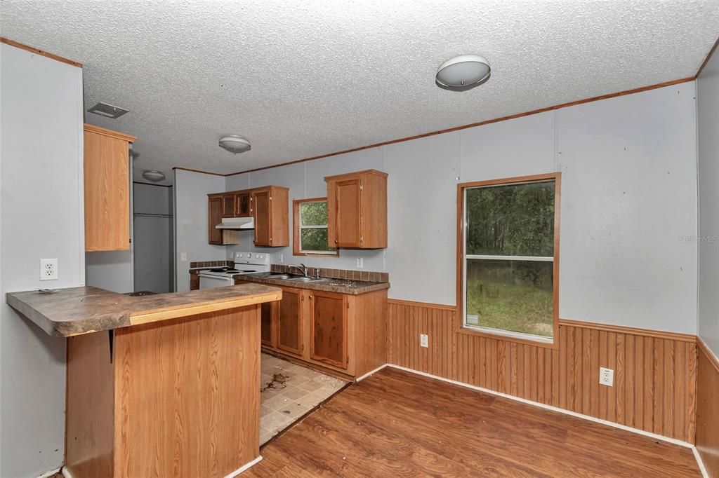 For Sale: $399,900 (6 beds, 4 baths, 2478 Square Feet)