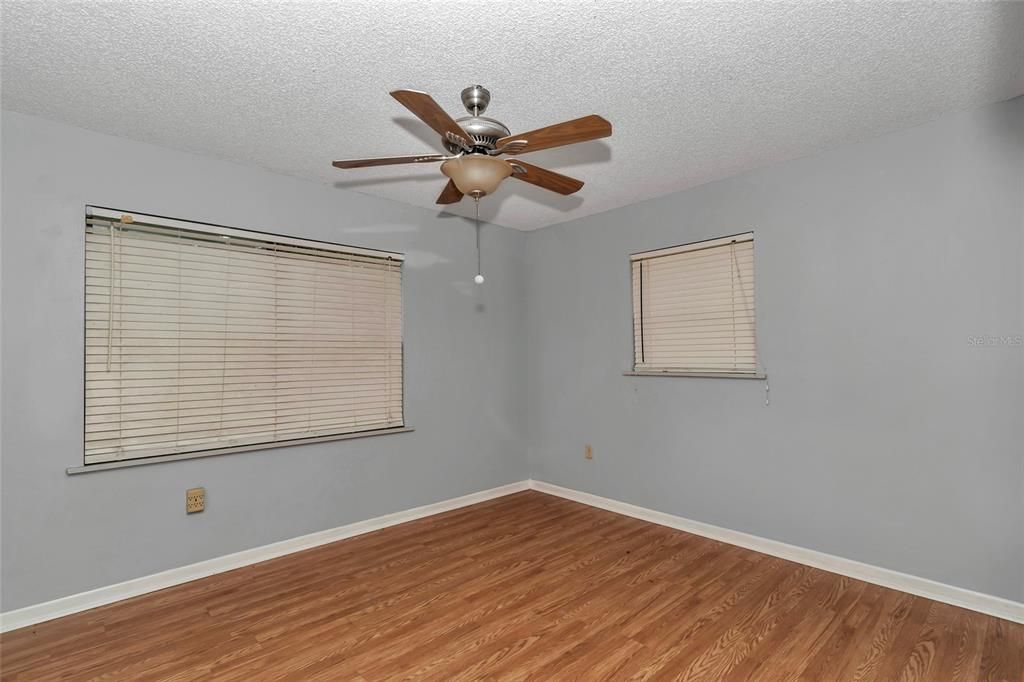 For Sale: $399,900 (6 beds, 4 baths, 2478 Square Feet)