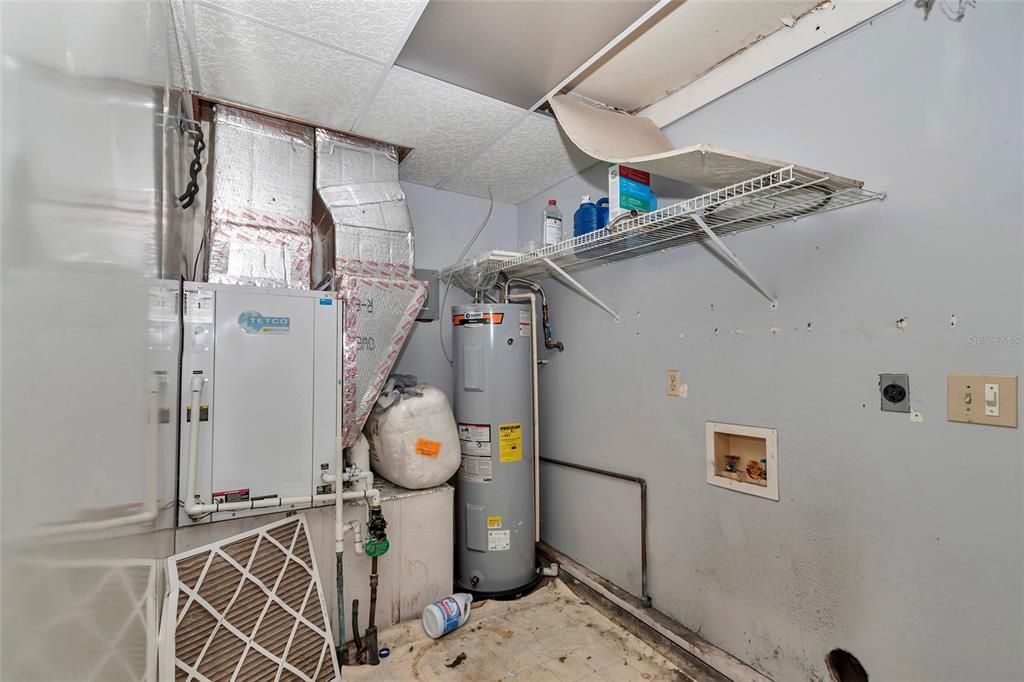 For Sale: $399,900 (6 beds, 4 baths, 2478 Square Feet)