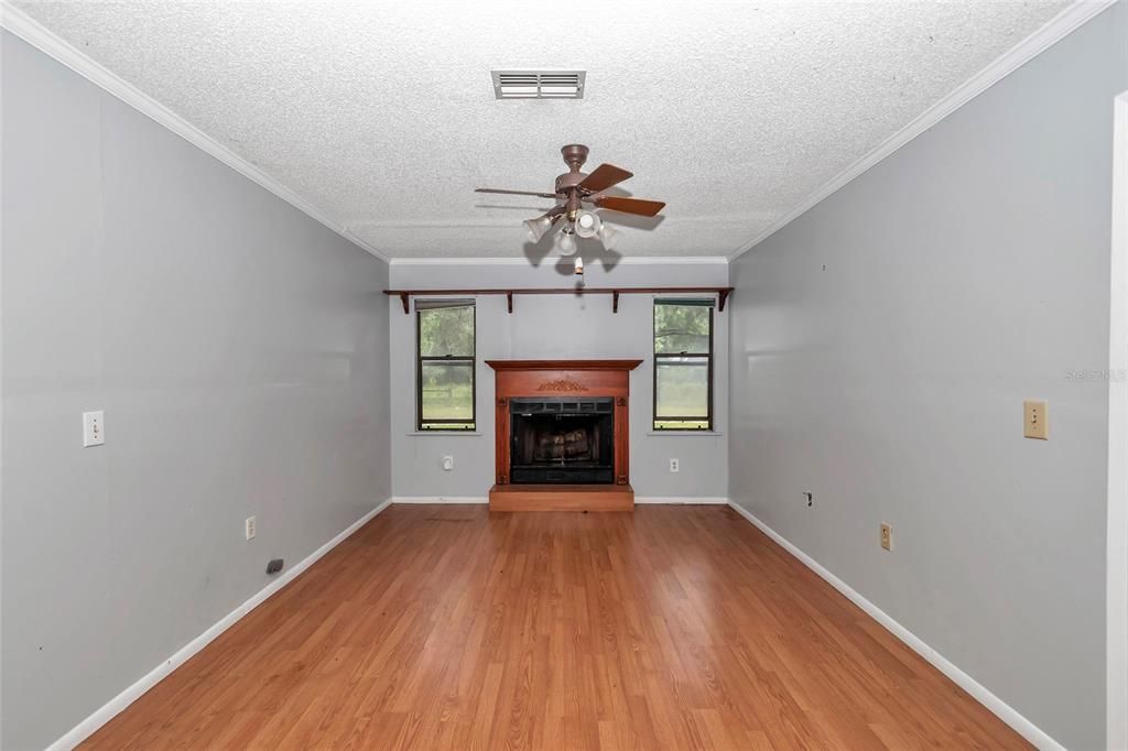 For Sale: $399,900 (6 beds, 4 baths, 2478 Square Feet)