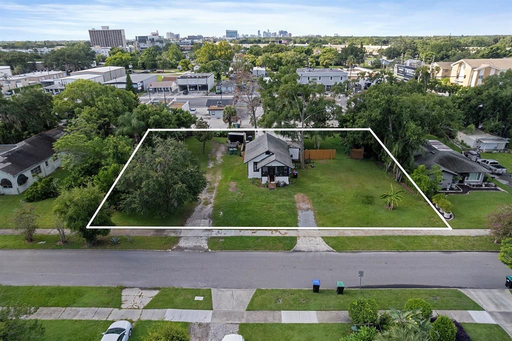 На продажу: $750,000 (0.45 acres)