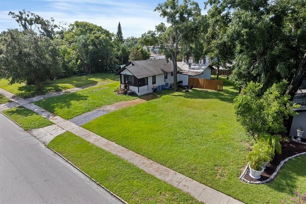 На продажу: $750,000 (0.45 acres)