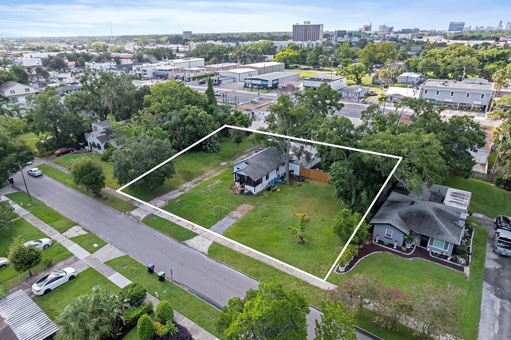 На продажу: $750,000 (0.45 acres)