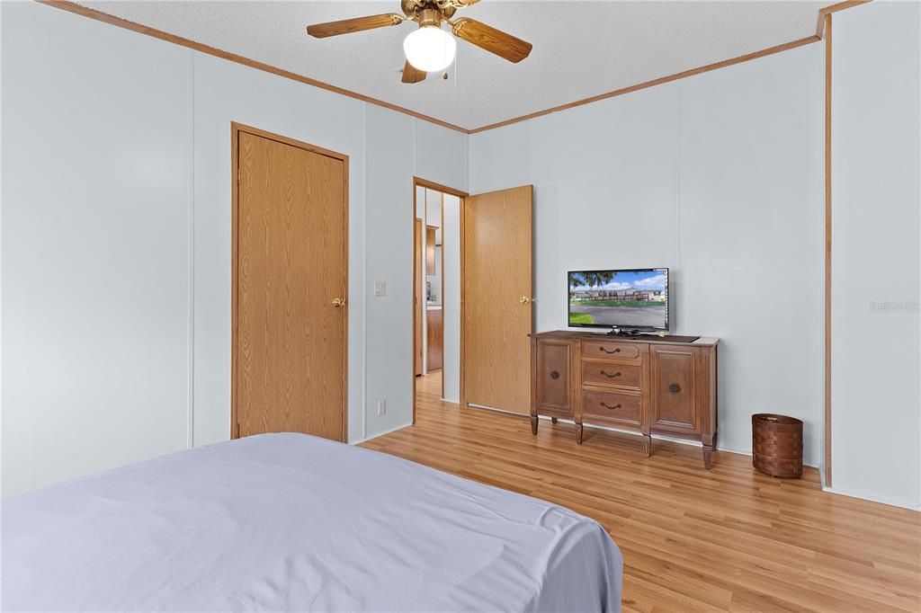 Active With Contract: $190,000 (3 beds, 2 baths, 1736 Square Feet)