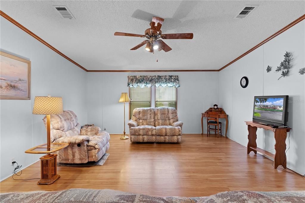 Active With Contract: $190,000 (3 beds, 2 baths, 1736 Square Feet)