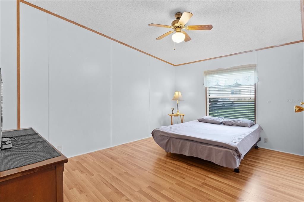 Active With Contract: $190,000 (3 beds, 2 baths, 1736 Square Feet)