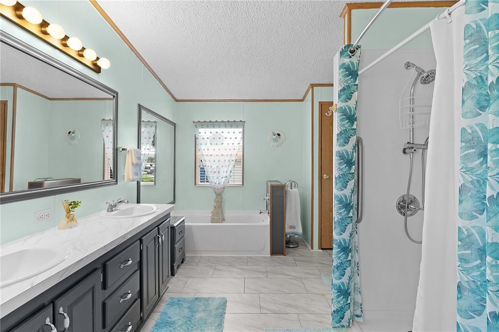 Active With Contract: $190,000 (3 beds, 2 baths, 1736 Square Feet)