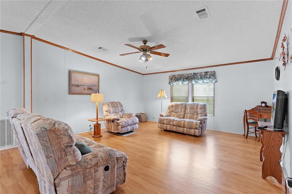 Active With Contract: $190,000 (3 beds, 2 baths, 1736 Square Feet)