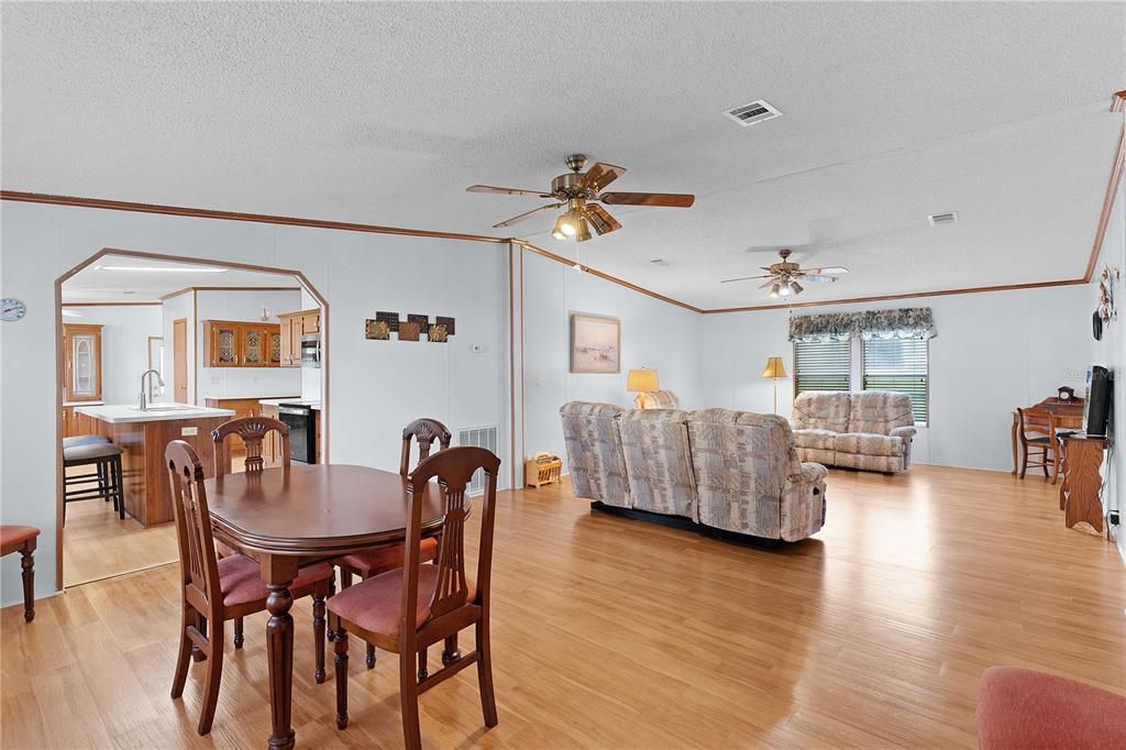 Active With Contract: $190,000 (3 beds, 2 baths, 1736 Square Feet)