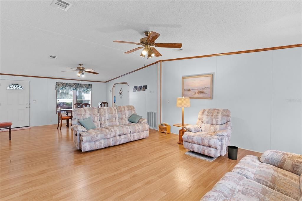 Active With Contract: $190,000 (3 beds, 2 baths, 1736 Square Feet)