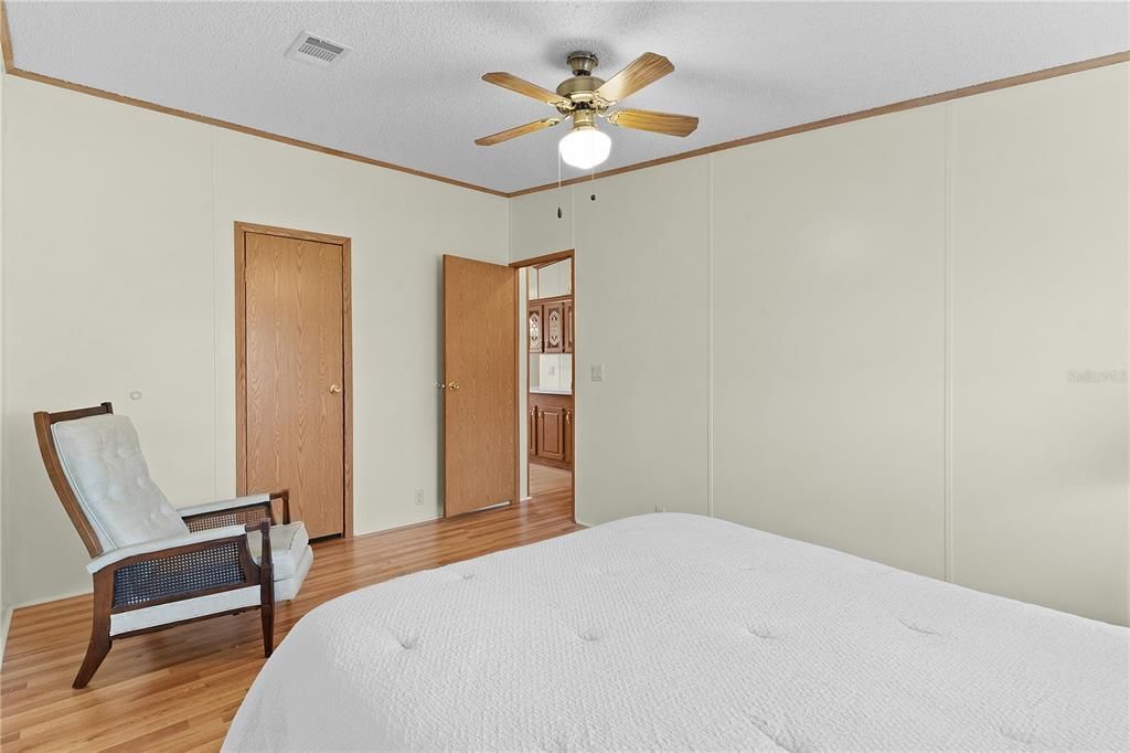 Active With Contract: $190,000 (3 beds, 2 baths, 1736 Square Feet)