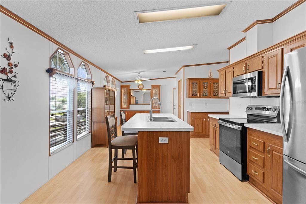 Active With Contract: $190,000 (3 beds, 2 baths, 1736 Square Feet)