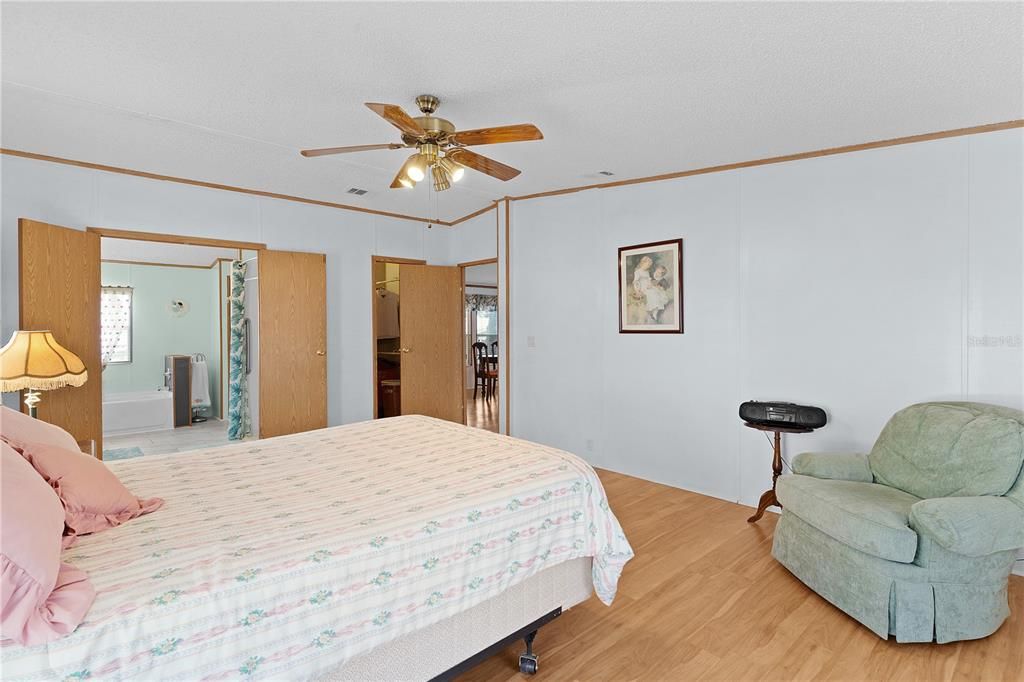 Active With Contract: $190,000 (3 beds, 2 baths, 1736 Square Feet)