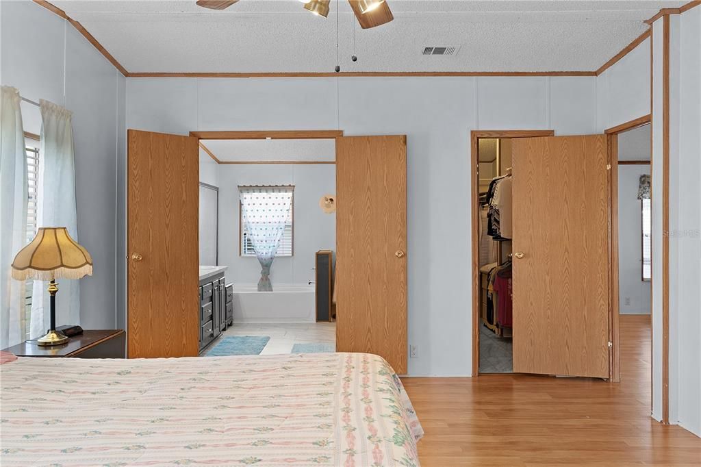 Active With Contract: $190,000 (3 beds, 2 baths, 1736 Square Feet)