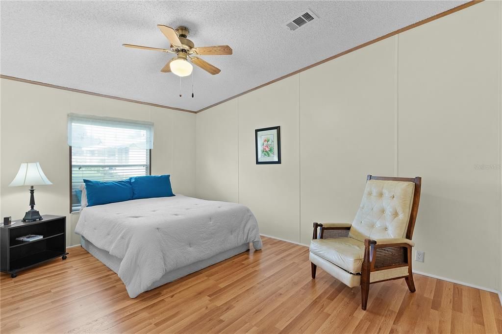 Active With Contract: $190,000 (3 beds, 2 baths, 1736 Square Feet)