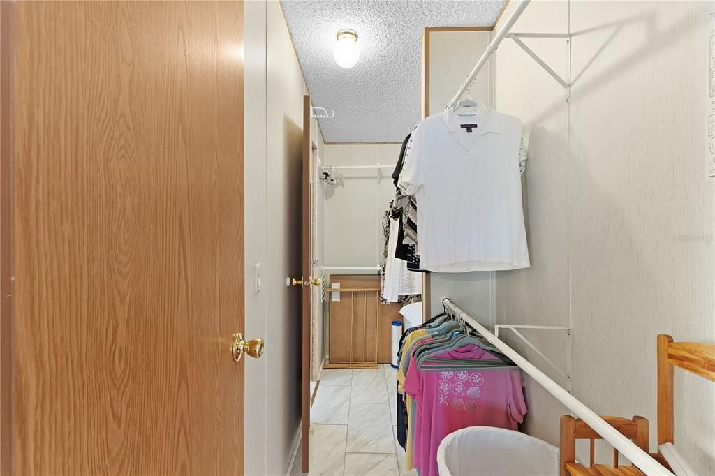 Active With Contract: $190,000 (3 beds, 2 baths, 1736 Square Feet)