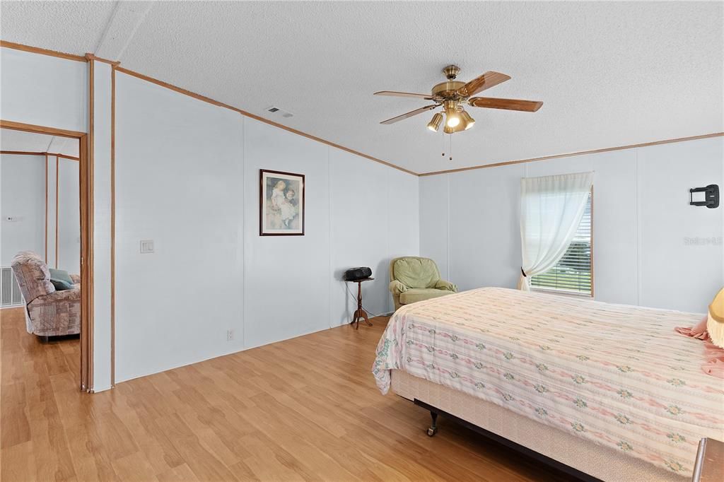 Active With Contract: $190,000 (3 beds, 2 baths, 1736 Square Feet)