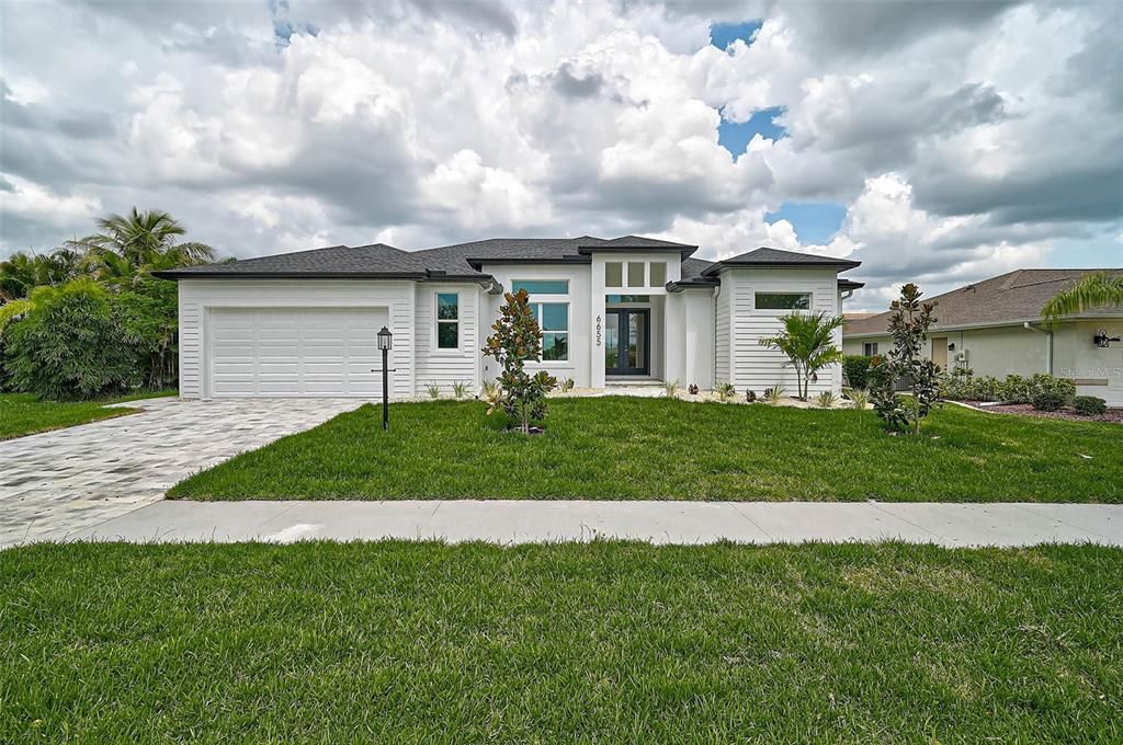 For Sale: $789,000 (3 beds, 2 baths, 2211 Square Feet)