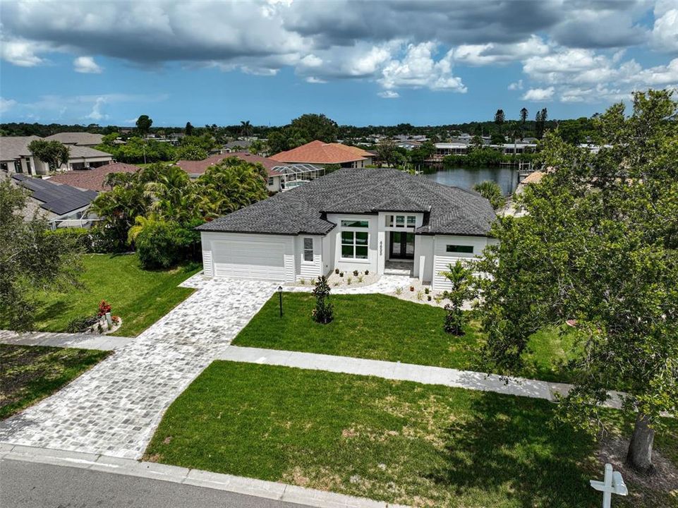 For Sale: $789,000 (3 beds, 2 baths, 2211 Square Feet)