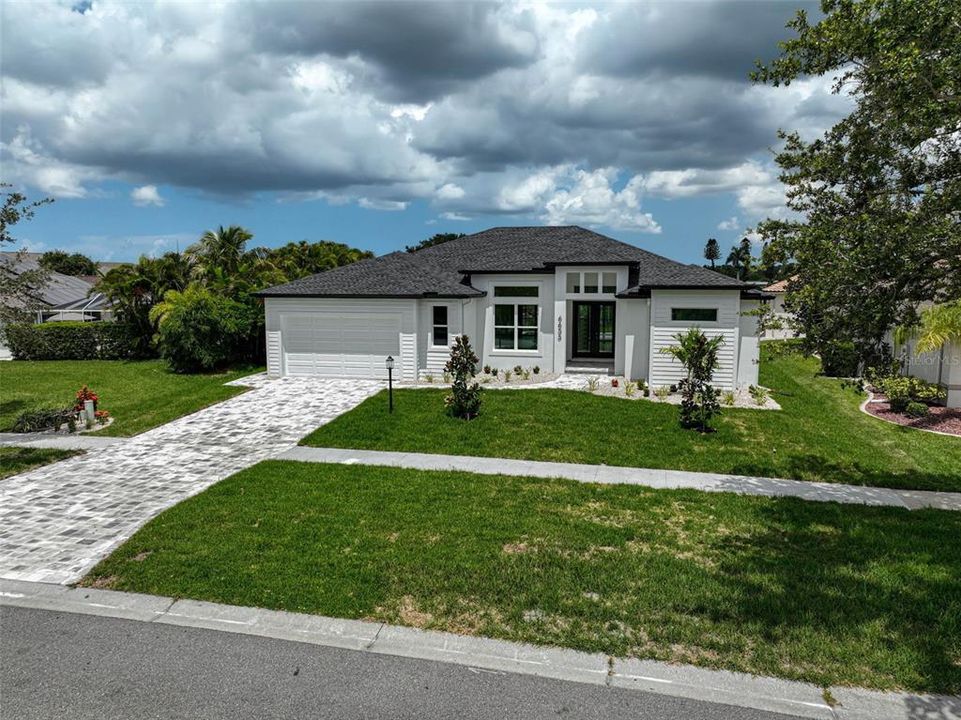 For Sale: $789,000 (3 beds, 2 baths, 2211 Square Feet)