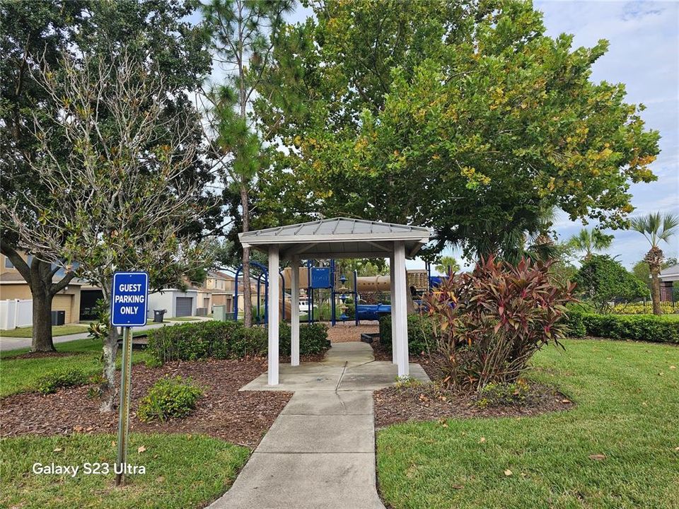 合同活跃: $2,175 (3 贝兹, 2 浴室, 1496 平方英尺)