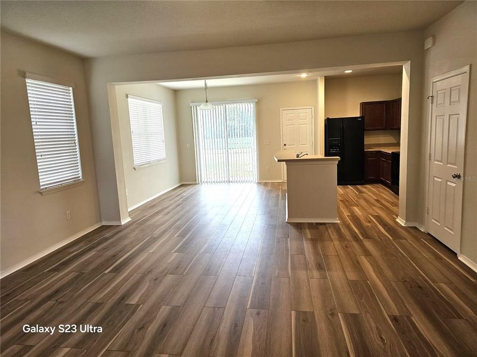 合同活跃: $2,175 (3 贝兹, 2 浴室, 1496 平方英尺)