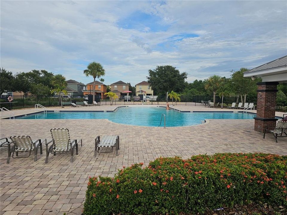 合同活跃: $2,175 (3 贝兹, 2 浴室, 1496 平方英尺)