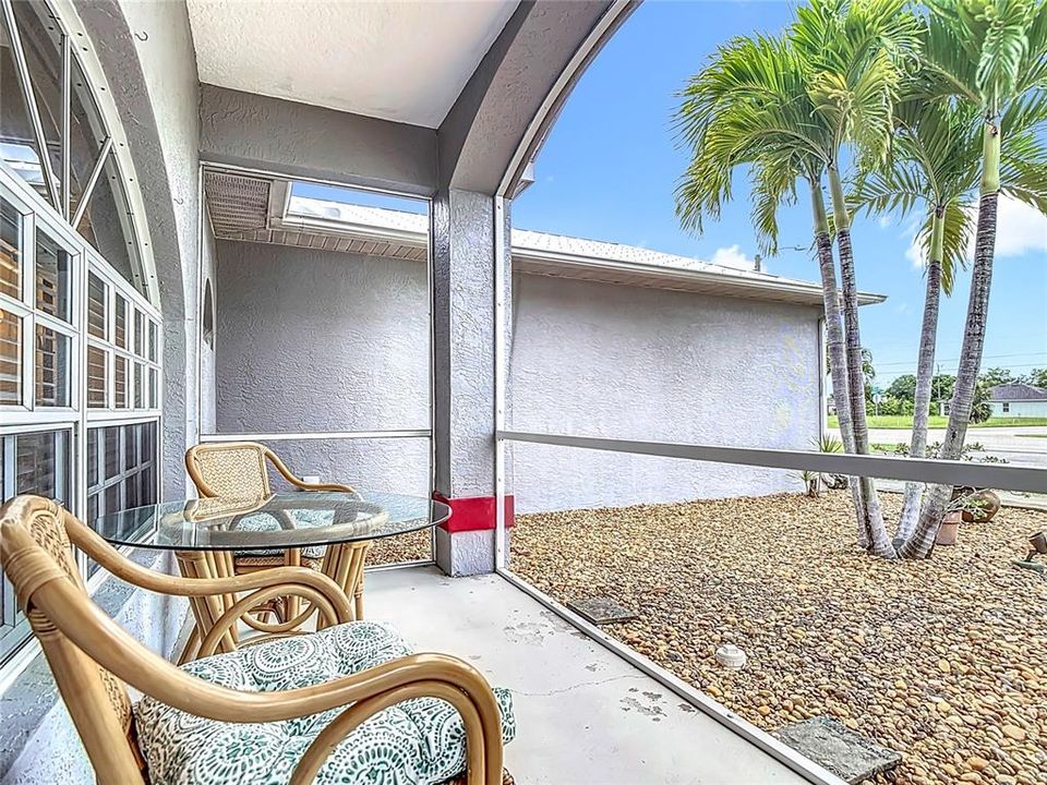 Под контрактом: $399,900 (3 спален, 2 ванн, 1914 Квадратных фут)