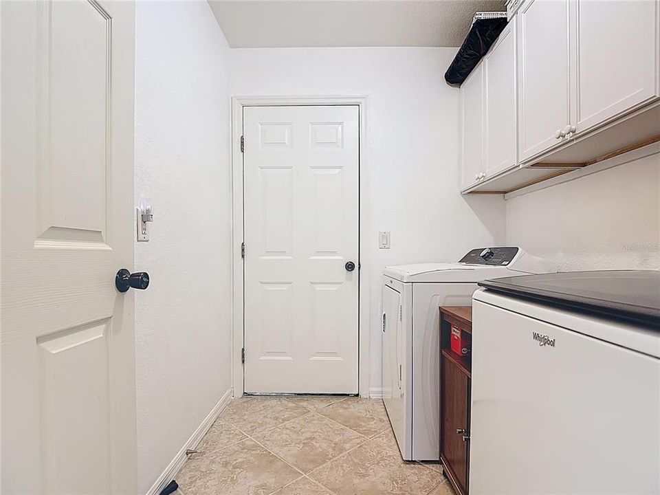 Под контрактом: $399,900 (3 спален, 2 ванн, 1914 Квадратных фут)