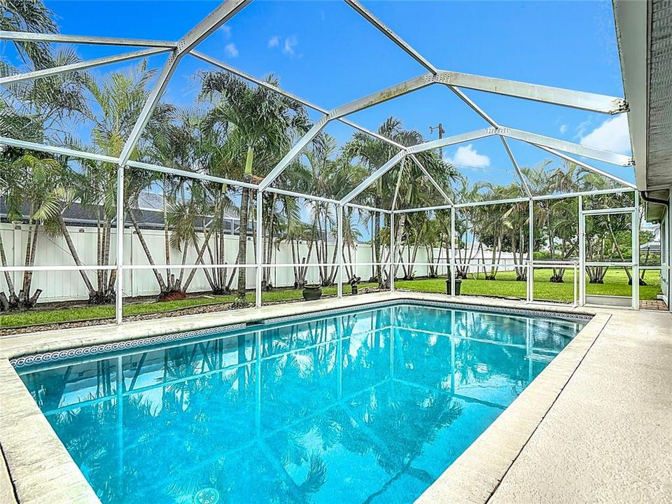 Под контрактом: $399,900 (3 спален, 2 ванн, 1914 Квадратных фут)