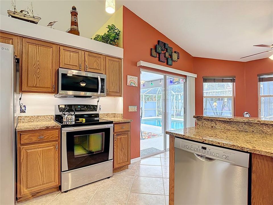 Под контрактом: $399,900 (3 спален, 2 ванн, 1914 Квадратных фут)