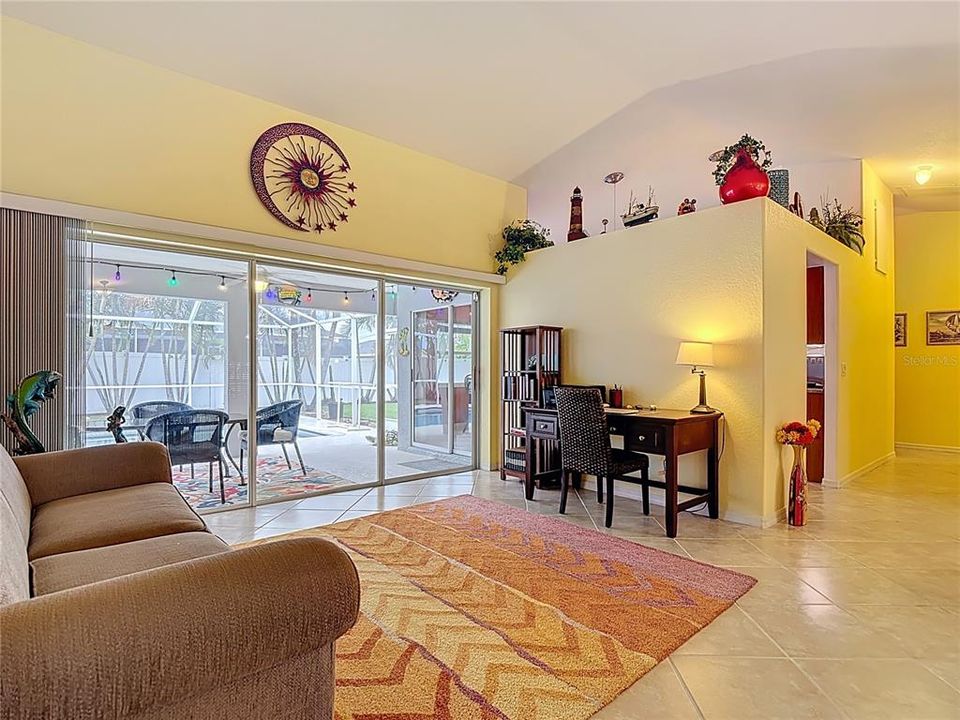 Под контрактом: $399,900 (3 спален, 2 ванн, 1914 Квадратных фут)