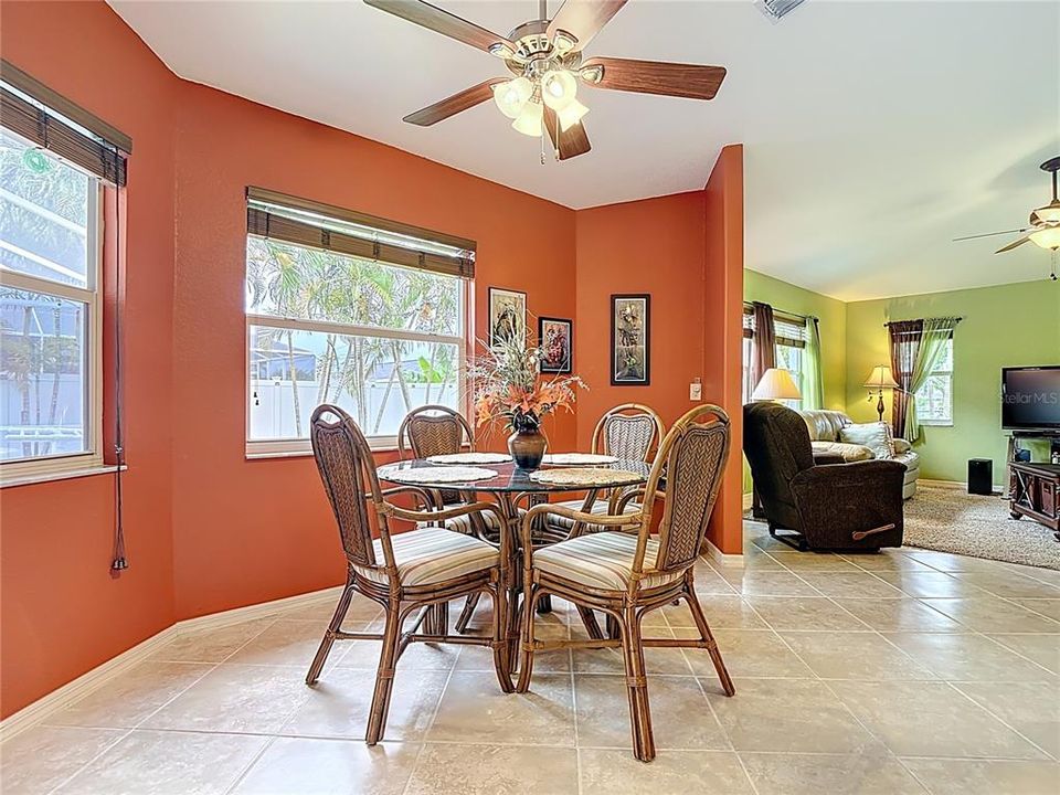 Под контрактом: $399,900 (3 спален, 2 ванн, 1914 Квадратных фут)